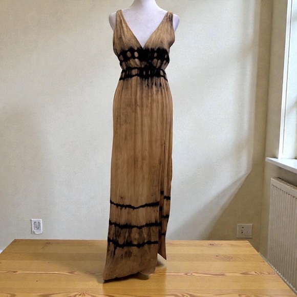Shore Dresses & Skirts - Shore Tie-Dye Maxi Dress
